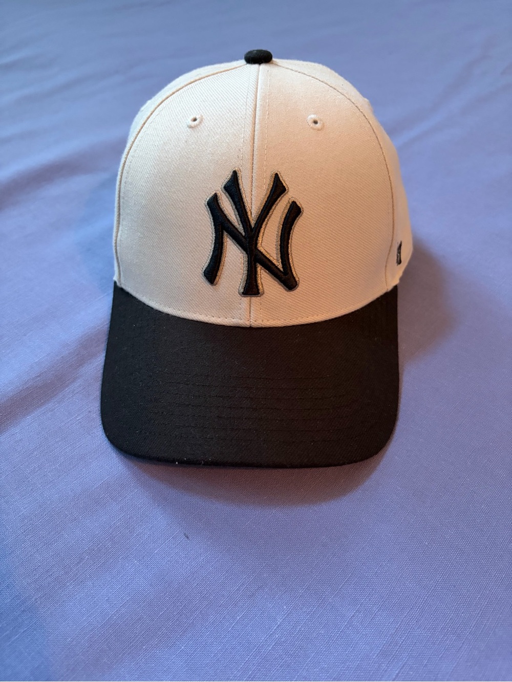 New York Yankees Two-Tone Baseball Cap - Cream White & Black